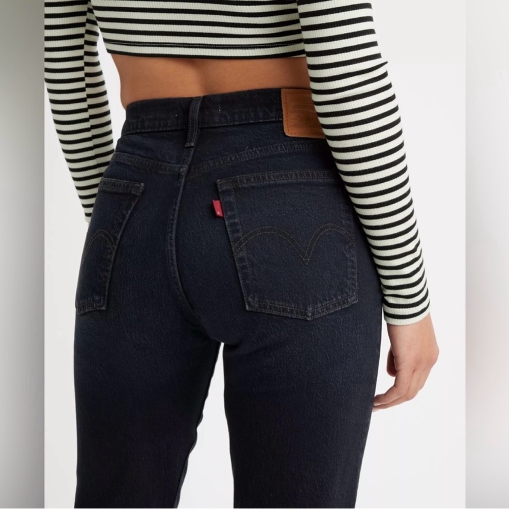 Levi's Wedgie Icon Fit - High Waisted Straight Leg Black Jeans - Size 24 - Picture 2 of 6